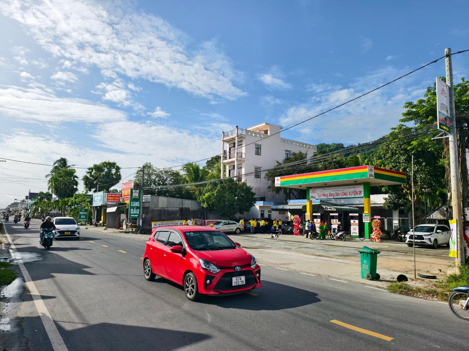 Cửa Hàng Xăng Dầu Long Xuyên 20