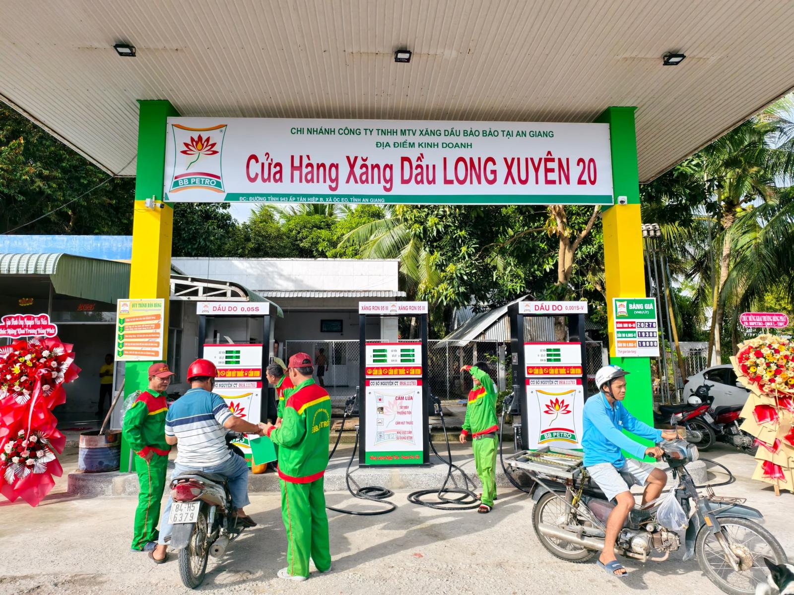 Cửa Hàng Xăng Dầu Long Xuyên 20