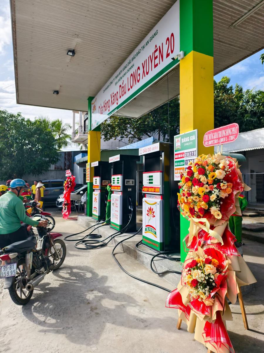 Cửa Hàng Xăng Dầu Long Xuyên 20