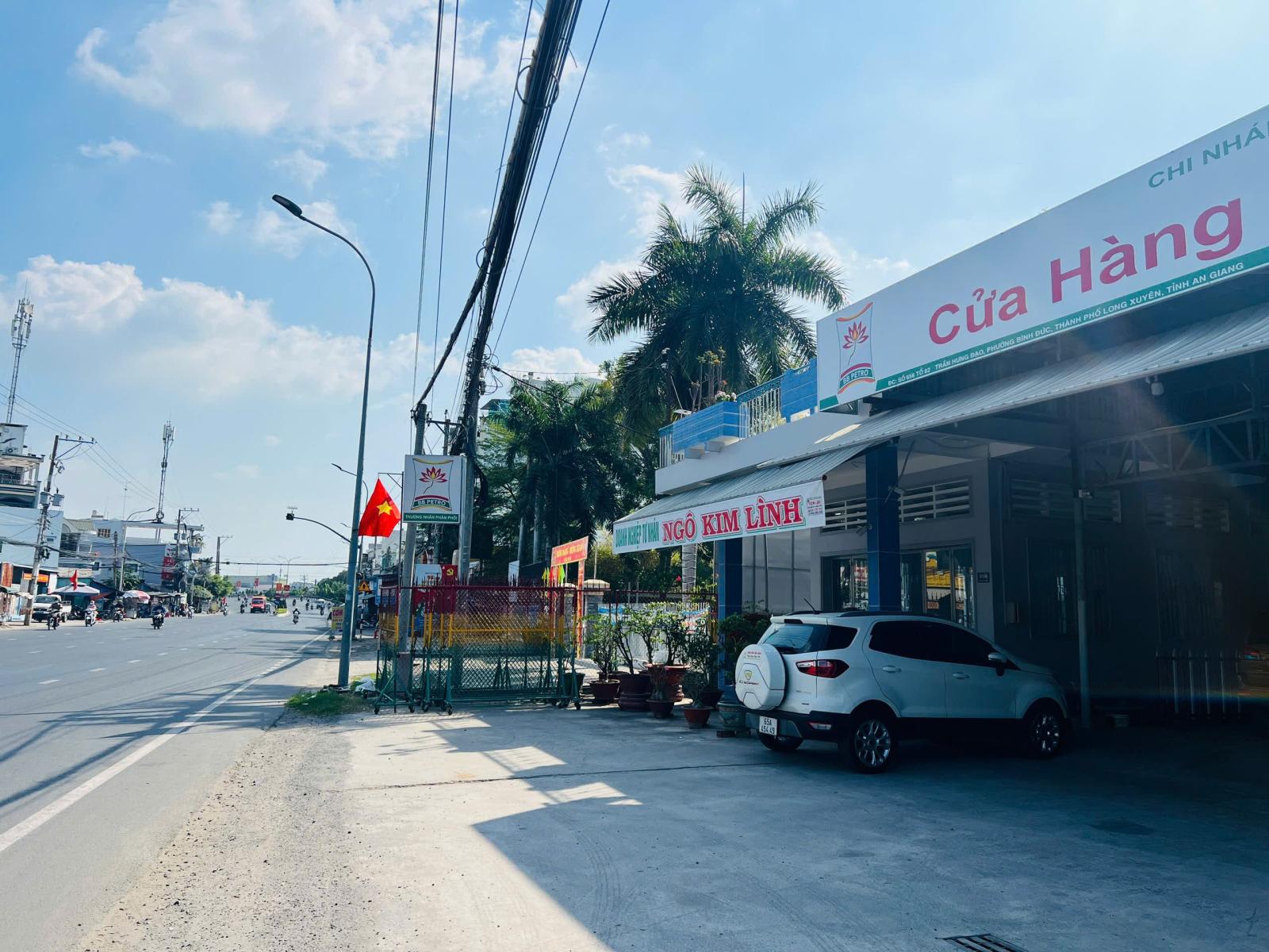 Cửa hàng xăng dầu Long Xuyên 1