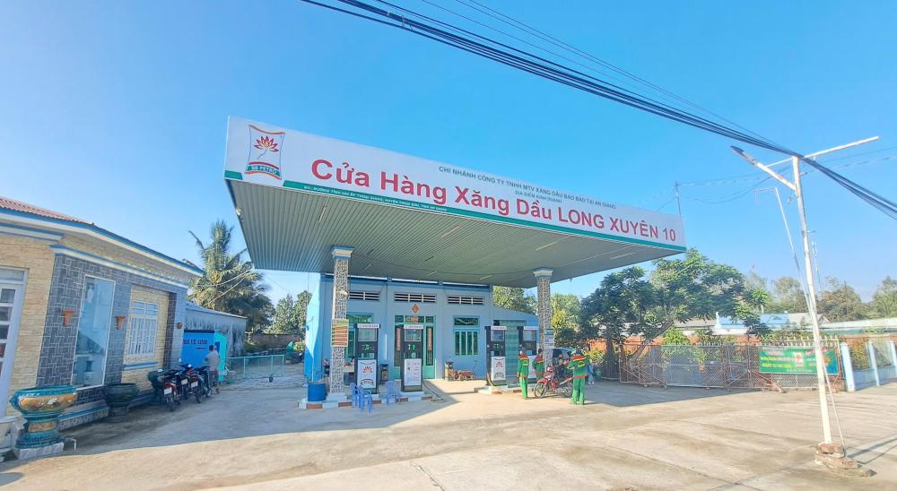Cửa hàng xăng dầu Long Xuyên 10