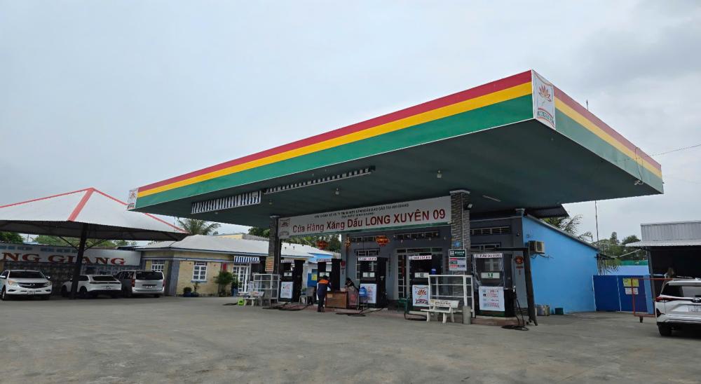Cửa hàng xăng dầu Long Xuyên 9