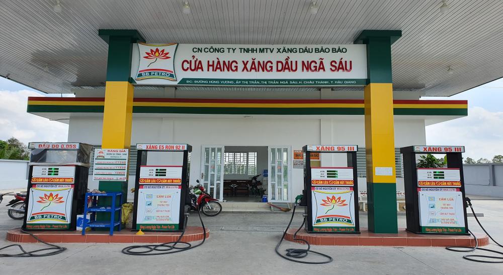 CỬA HÀNG XĂNG DẦU NGÃ SÁU